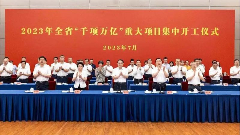 在辨别无机化工原料质量时，需要关注以下检测指标和标准：